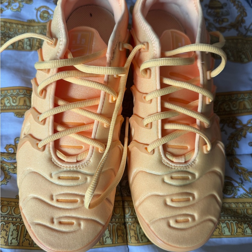 Nike Women's yellow Sneakers worn once